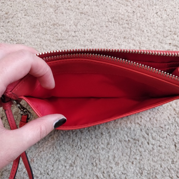 Red and Snakeskin Print Cluth (like new) - Picture 6 of 8